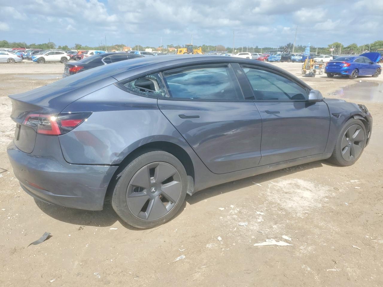 2023 Tesla Model 3 - zdjęcie 3