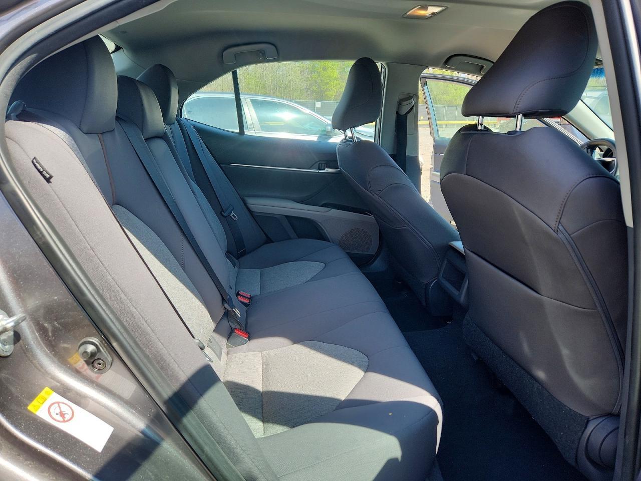 2018 Toyota Camry Le - zdjęcie 10