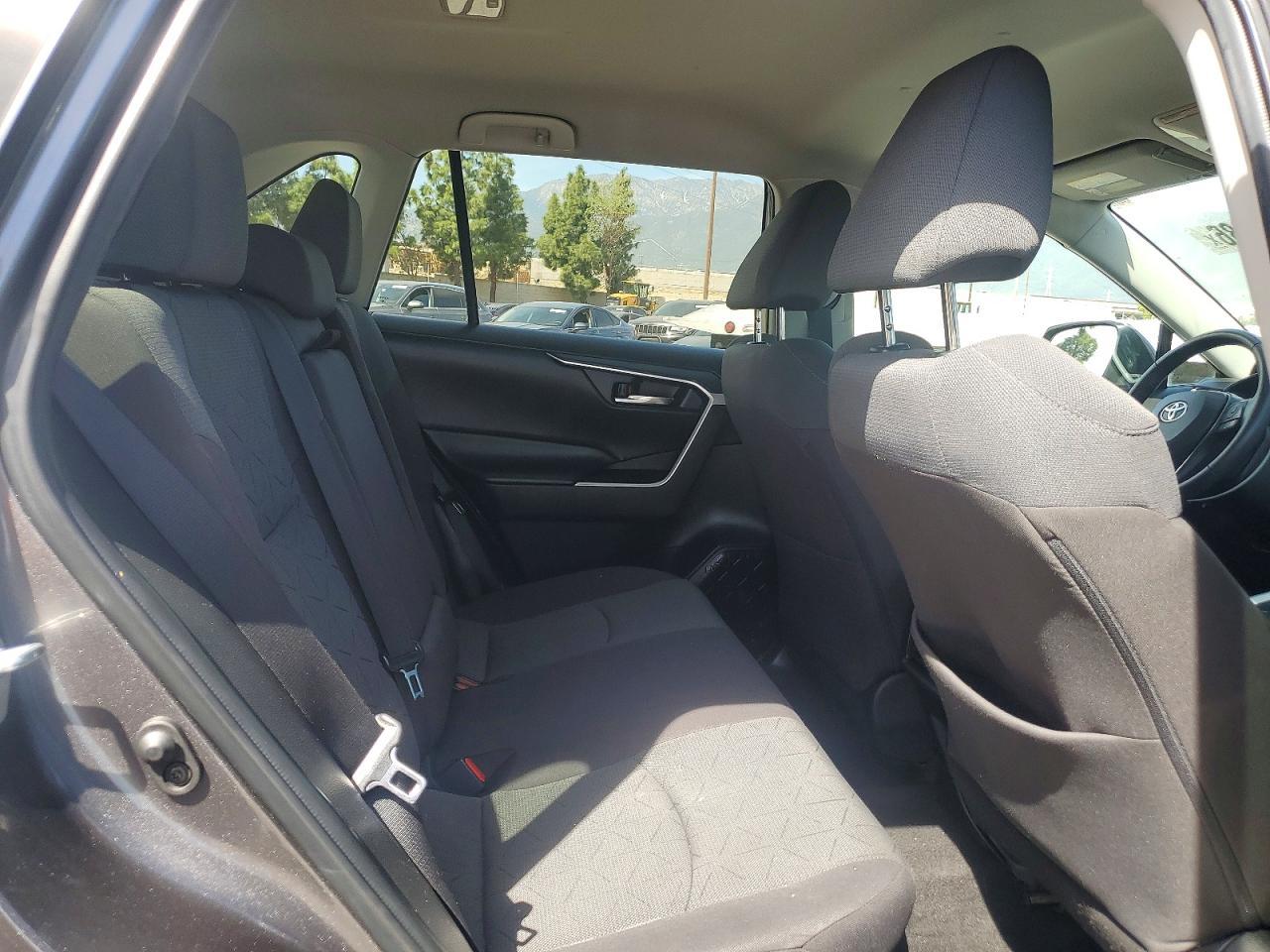 2021 Toyota Rav4 Hybrid Xle - zdjęcie 11