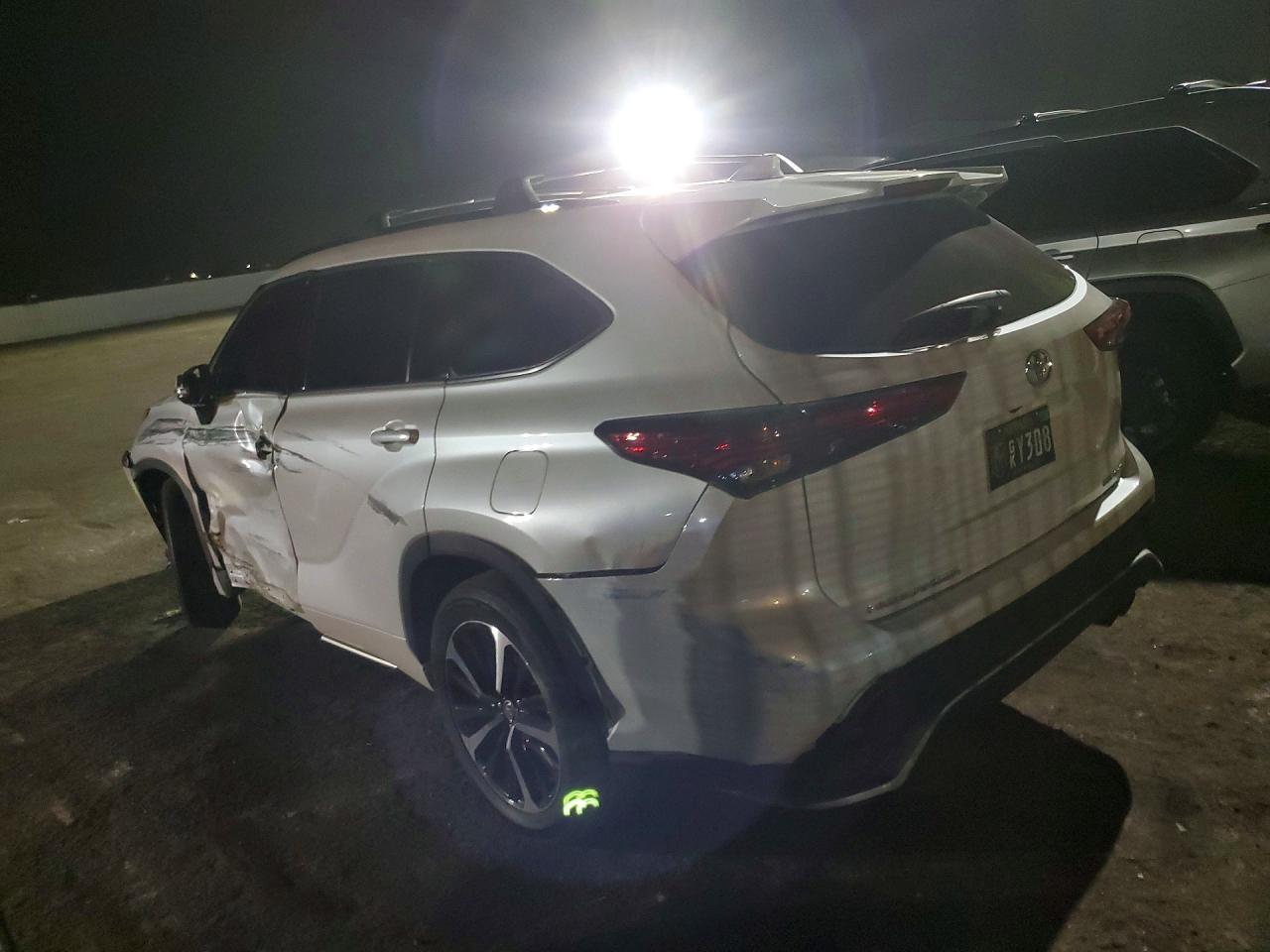 2022 Toyota Highlander Sport - zdjęcie 2