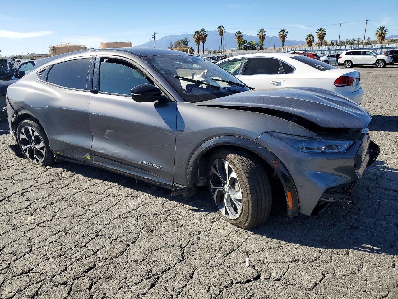 2023 Ford Mustang Mach-E Premium - zdjęcie 4