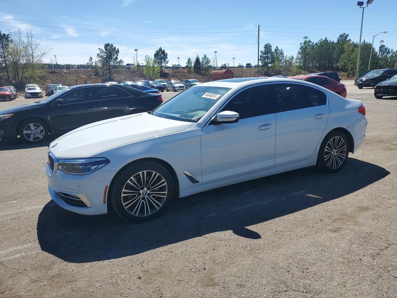 2018 BMW 530 Xi - zdjęcie główne
