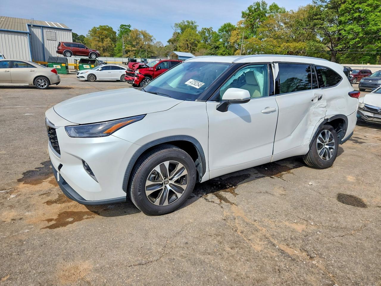 2022 Toyota Highlander Xle - zdjęcie główne