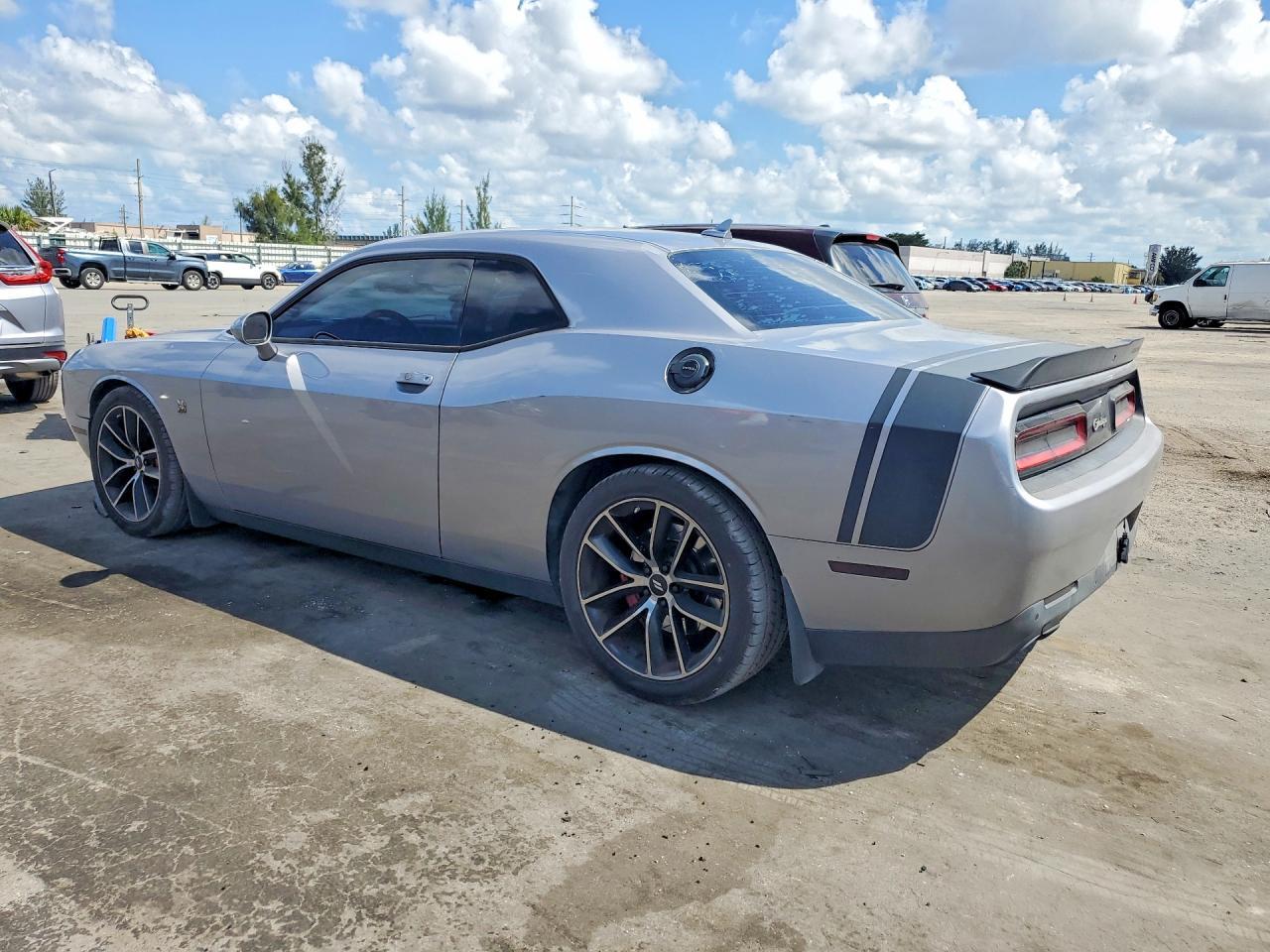 2015 Dodge Challenger R - zdjęcie 2