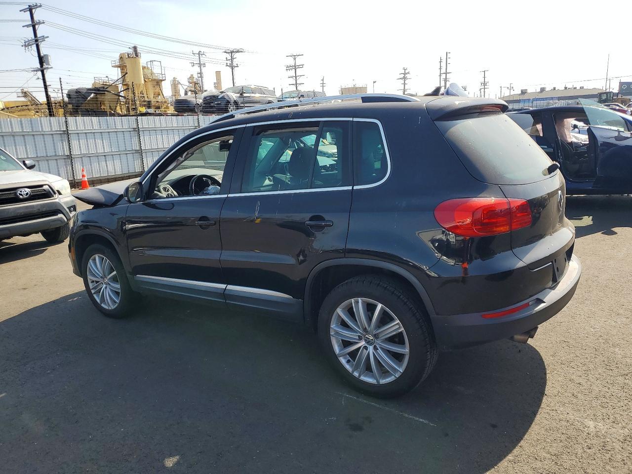 2016 Volkswagen Tiguan S - zdjęcie 2