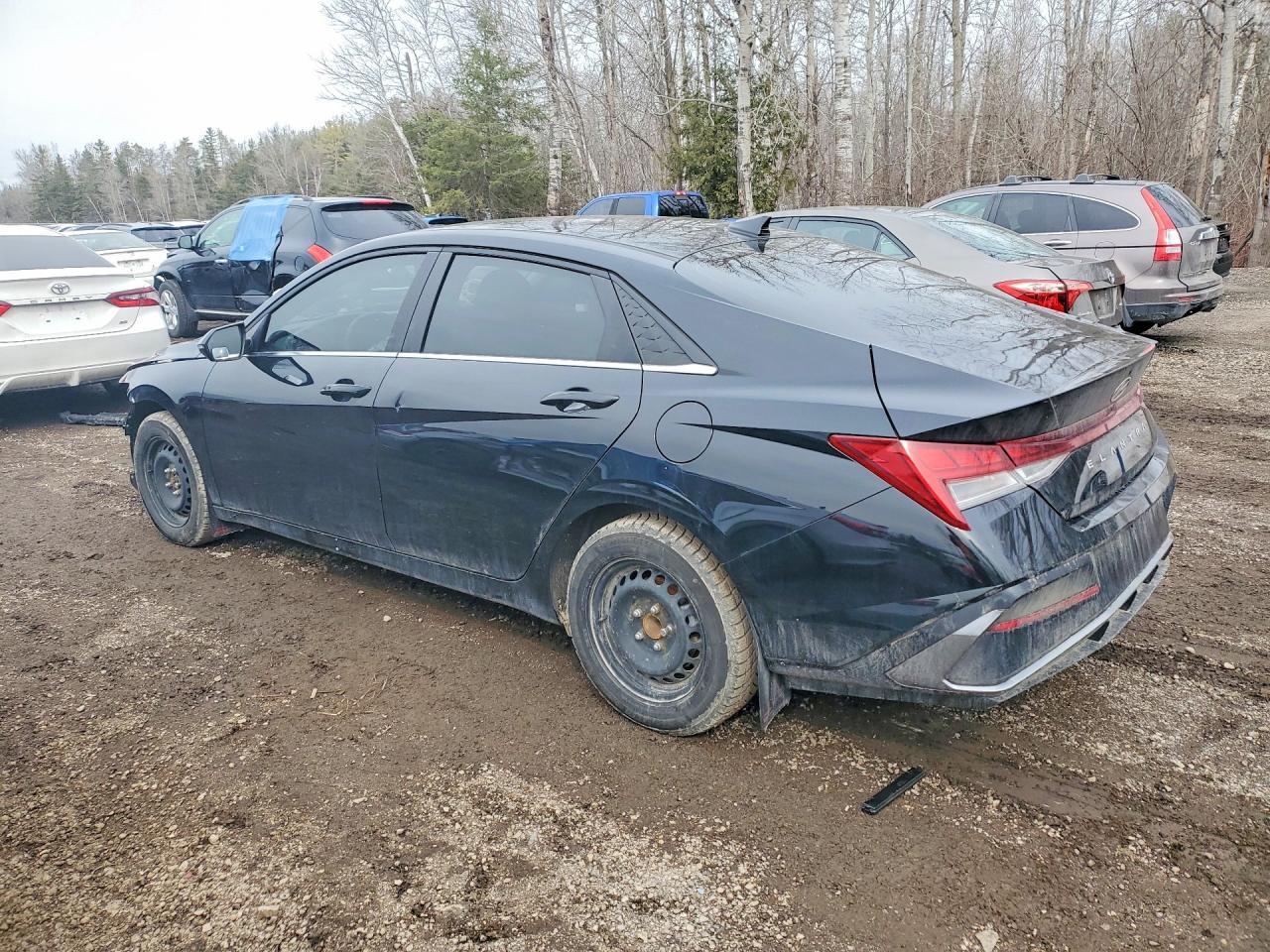 2024 Hyundai Elantra Luxury - zdjęcie 2