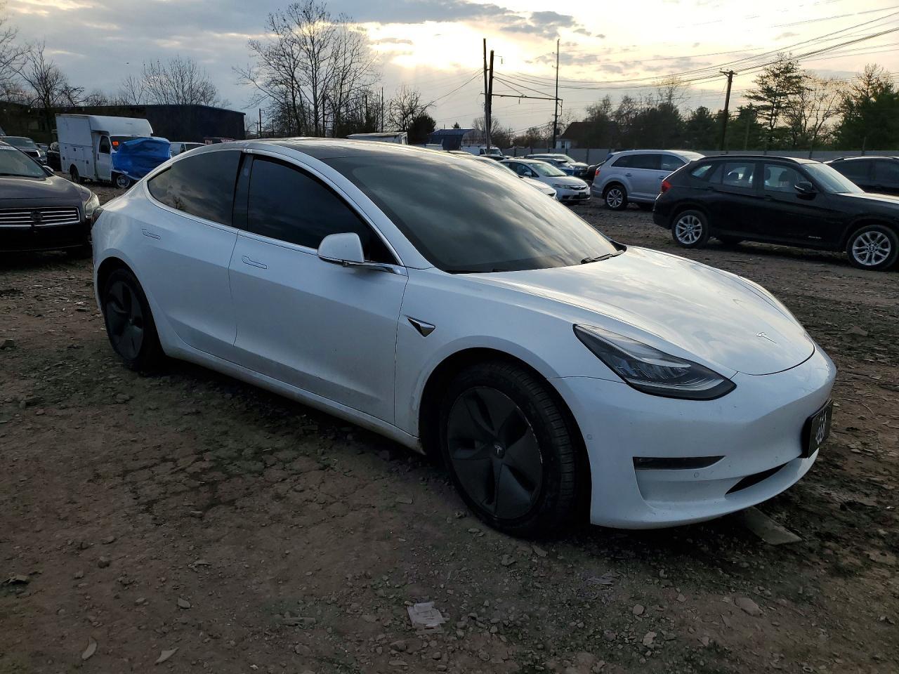 2018 Tesla Model 3 - zdjęcie 4