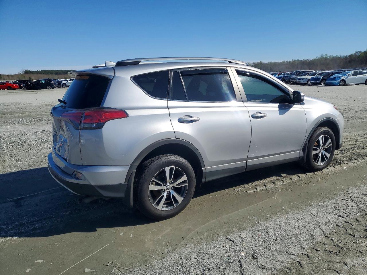 2017 Toyota Rav4 Xle - zdjęcie 3