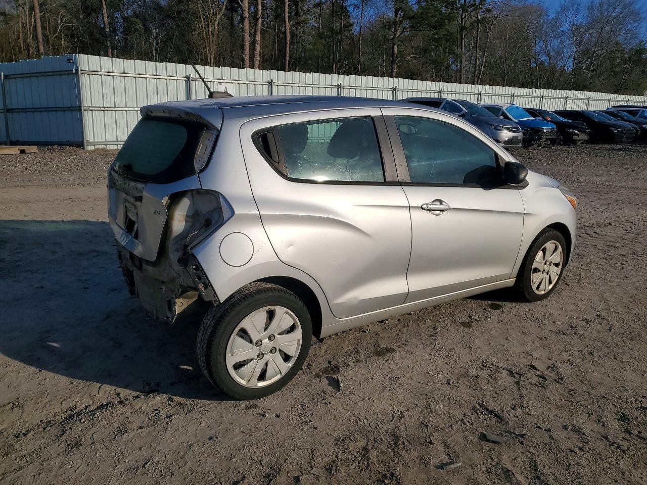 2016 Chevrolet Spark Ls - zdjęcie 3