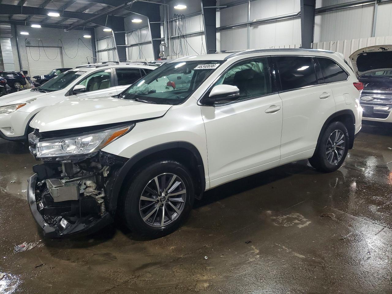 2018 Toyota Highlander Xle - zdjęcie główne