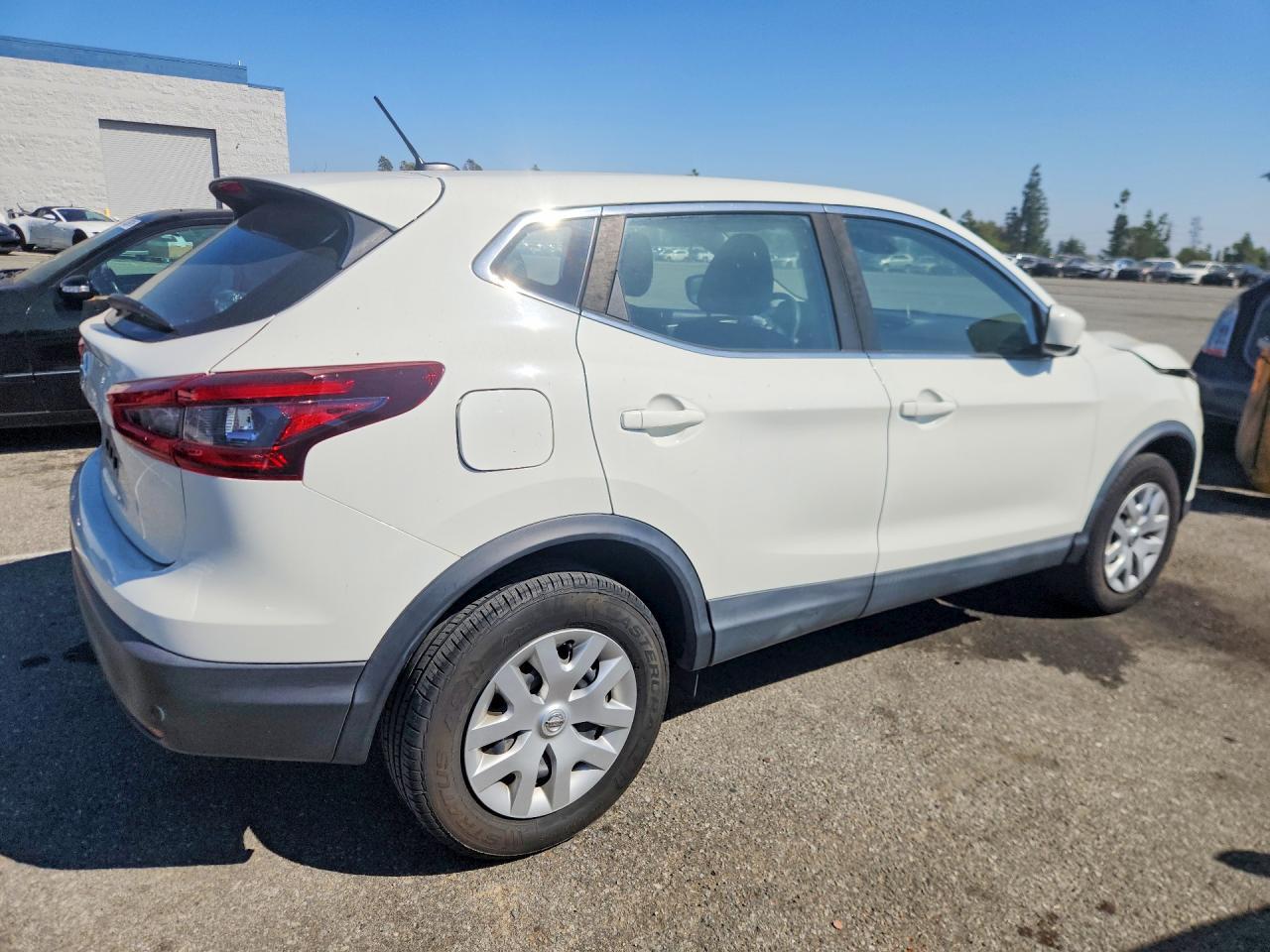 2020 Nissan Rogue Sport S - zdjęcie 3