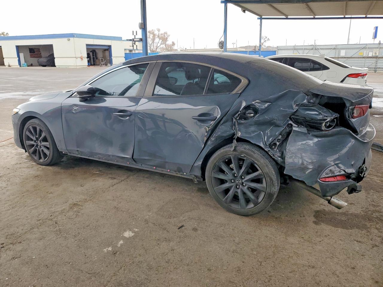 2024 Mazda 3 Preferred - zdjęcie 2