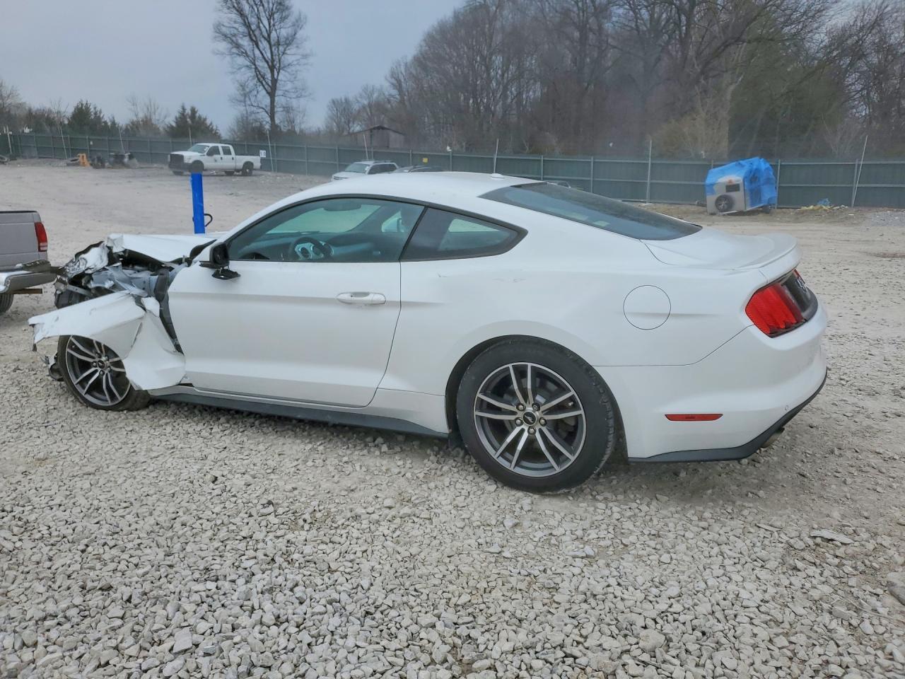 2015 Ford Mustang - zdjęcie 2