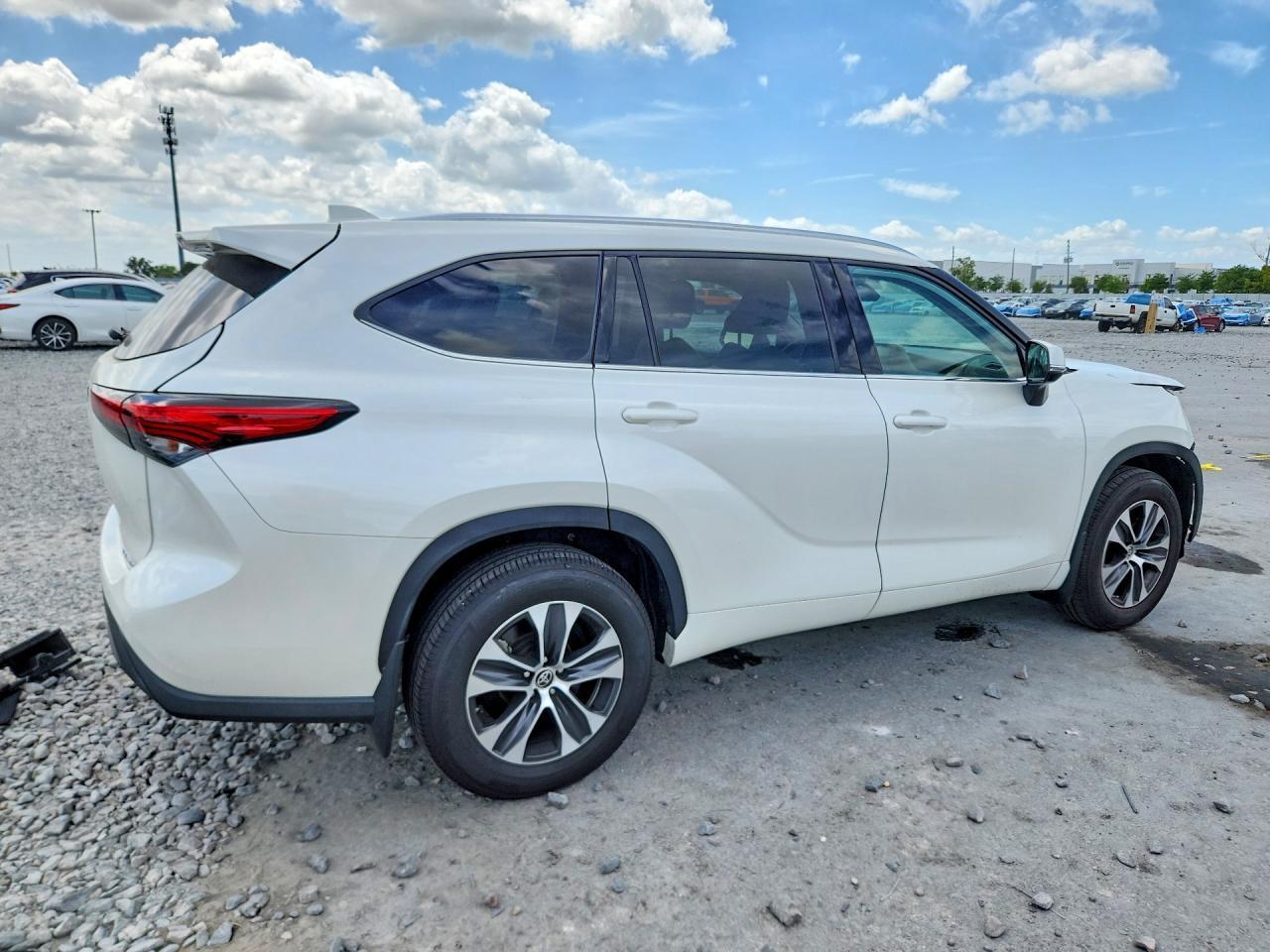 2021 Toyota Highlander Xle - zdjęcie 3