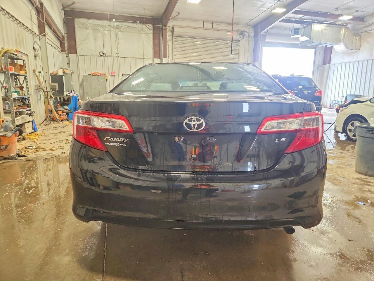 2014 Toyota Camry Le - zdjęcie 6