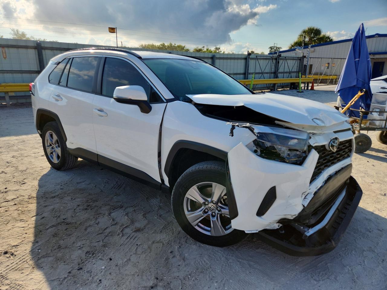 2025 Toyota Rav4 Hybrid Xle - zdjęcie 4