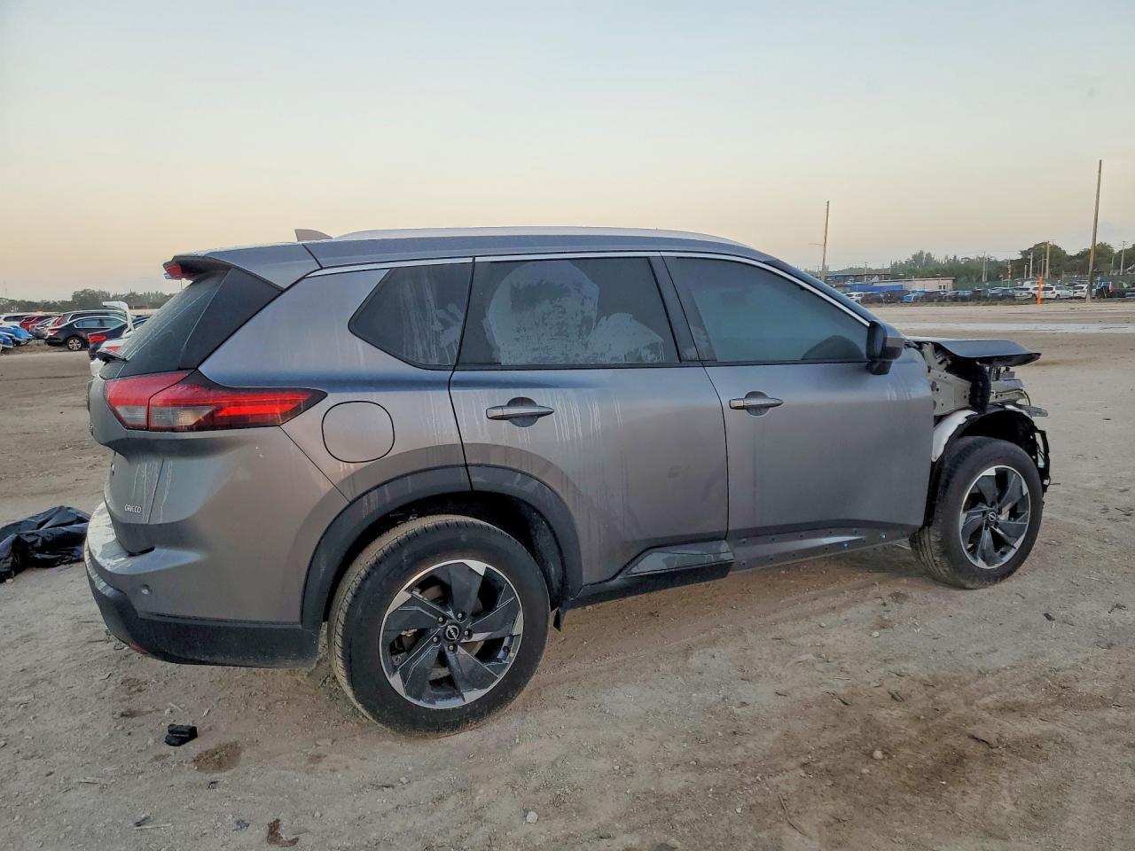 2025 Nissan Rogue Sv - zdjęcie 3