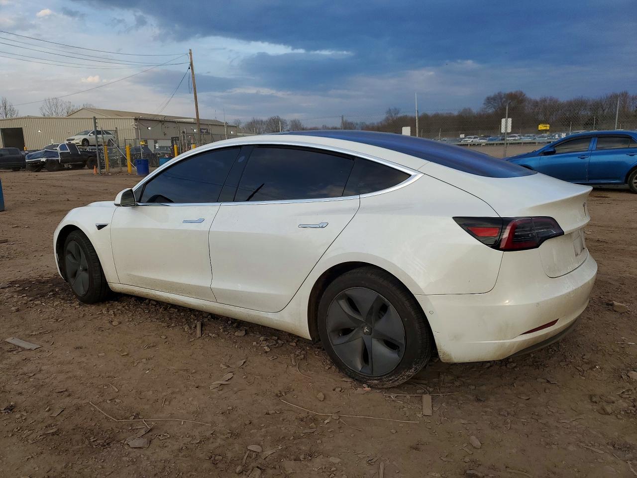 2018 Tesla Model 3 - zdjęcie 2