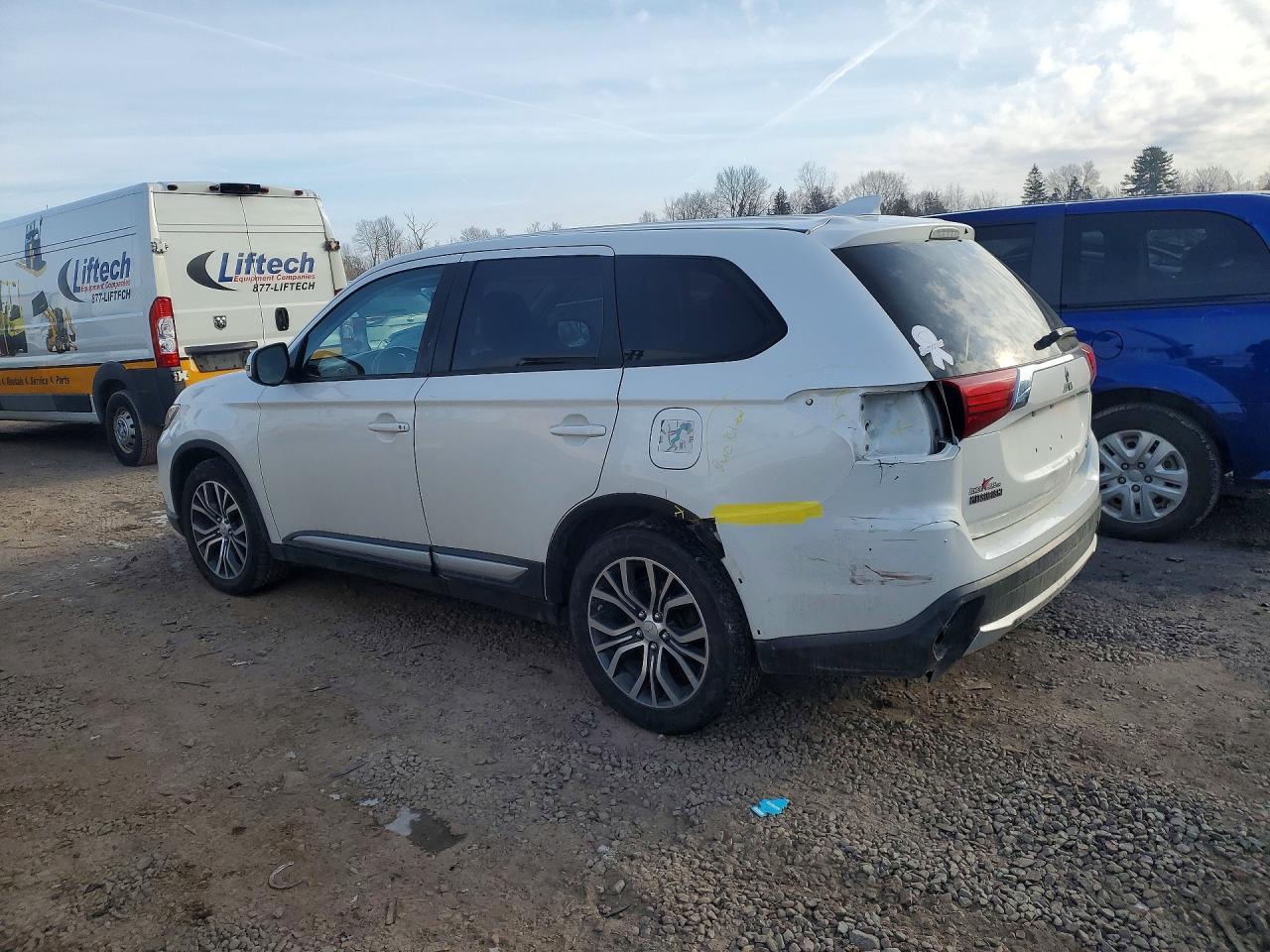 2017 Mitsubishi Outlander Se - zdjęcie 2