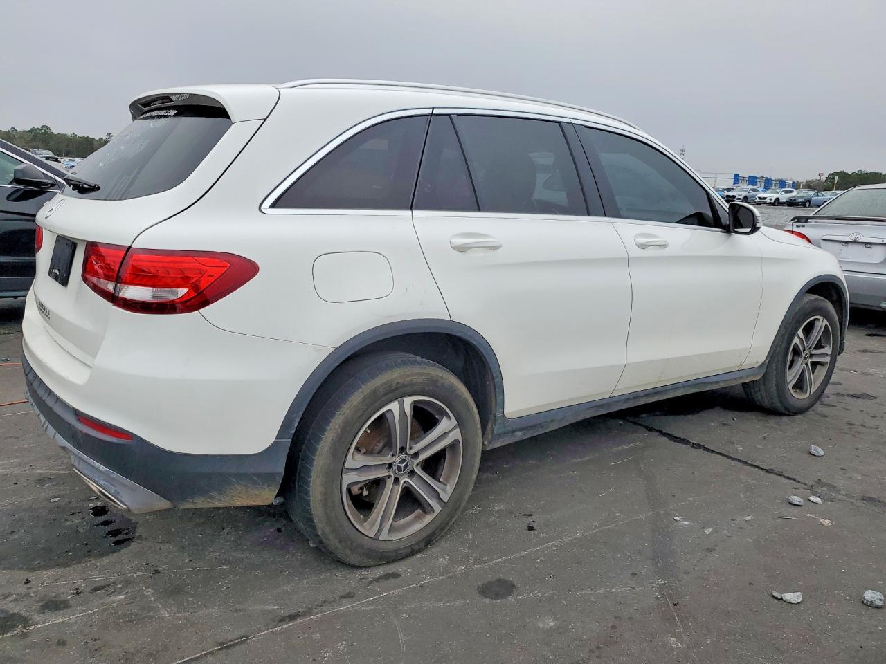 2019 Mercedes-Benz Glc 300 - zdjęcie 3