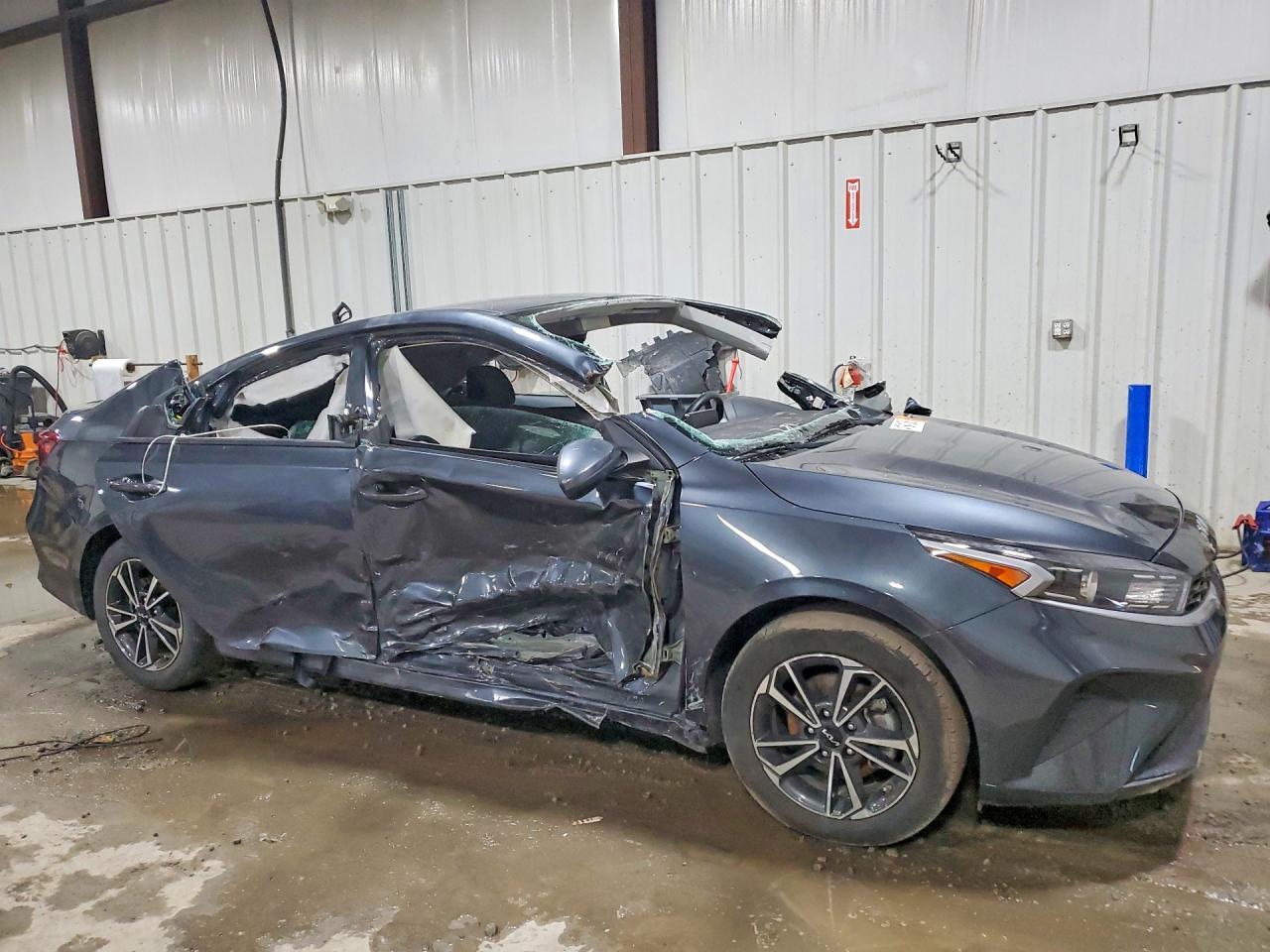 2023 Kia Forte Lxs - zdjęcie 4