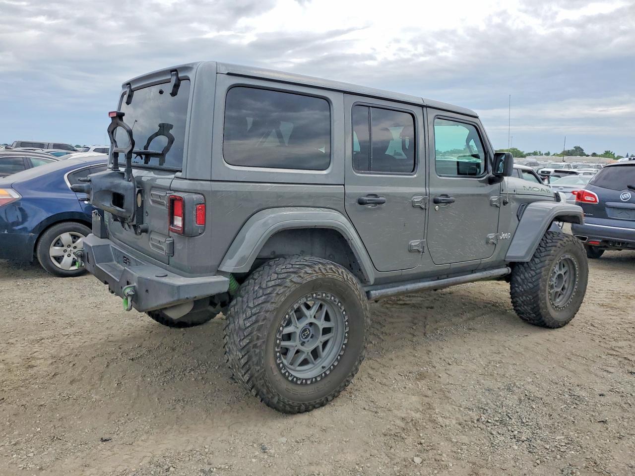 2020 Jeep Wrangler Unlimited Sport - zdjęcie 3
