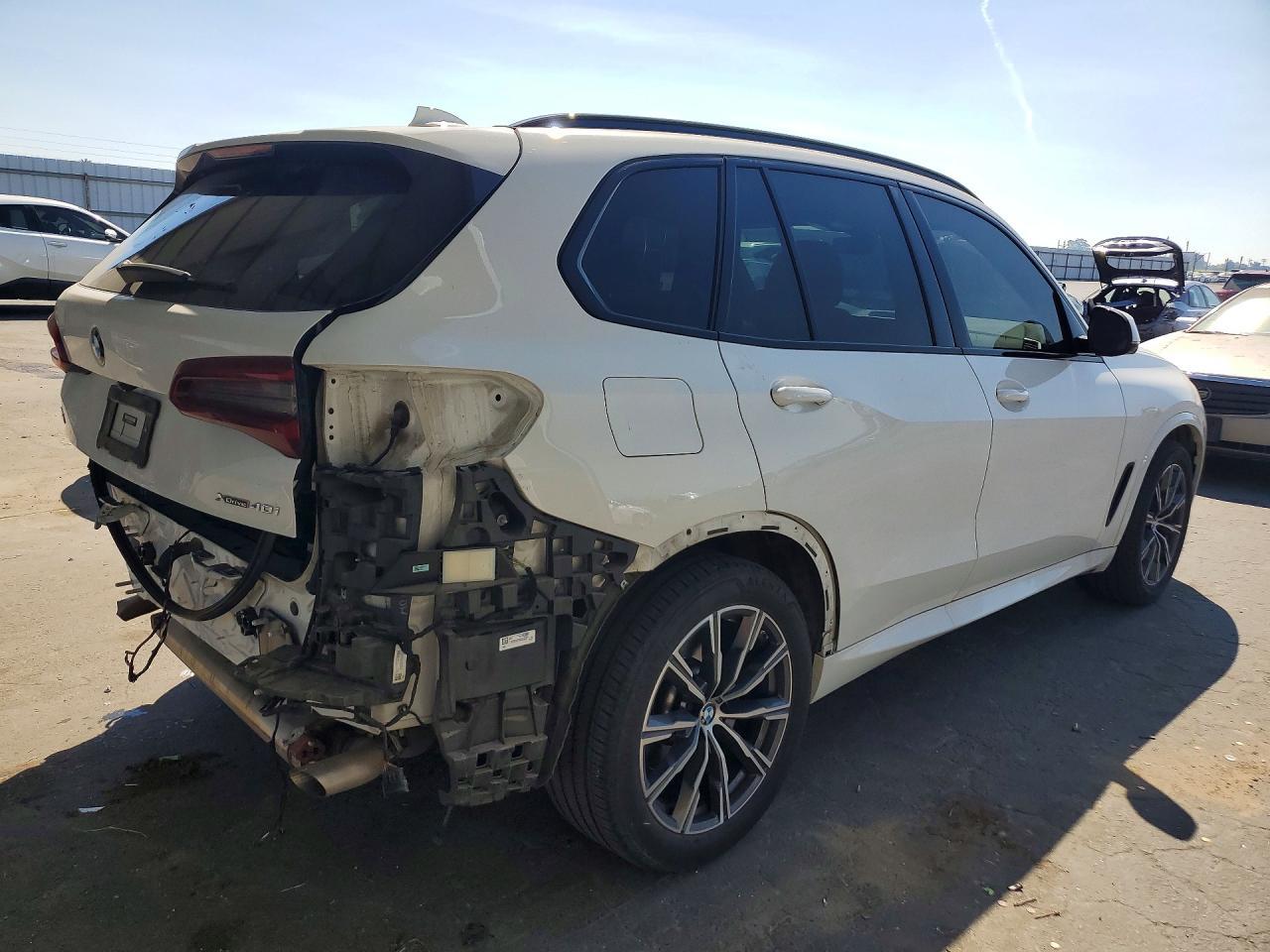 2023 BMW X5 xDrive40I - zdjęcie 3