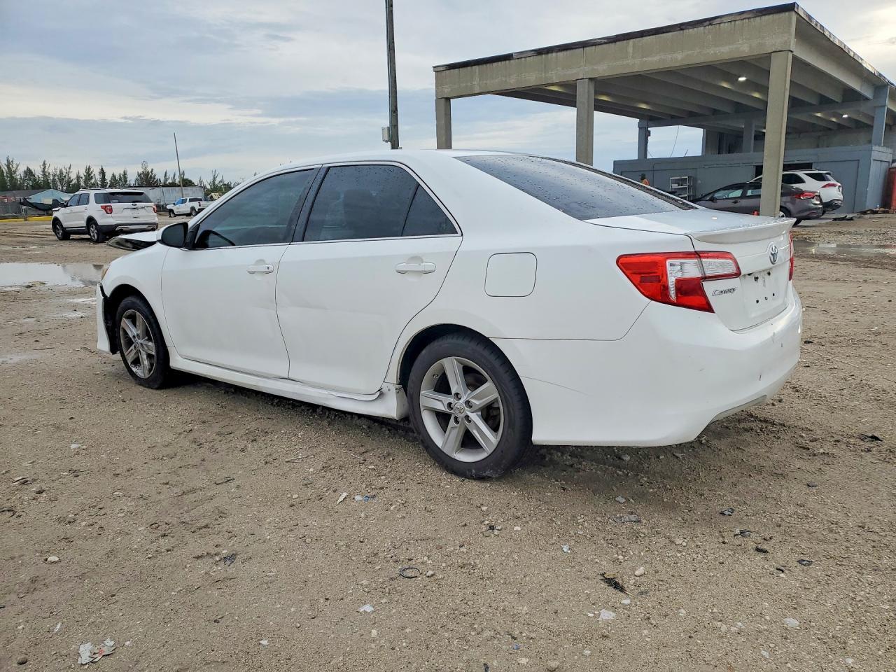 2014 Toyota Camry Se - zdjęcie 2