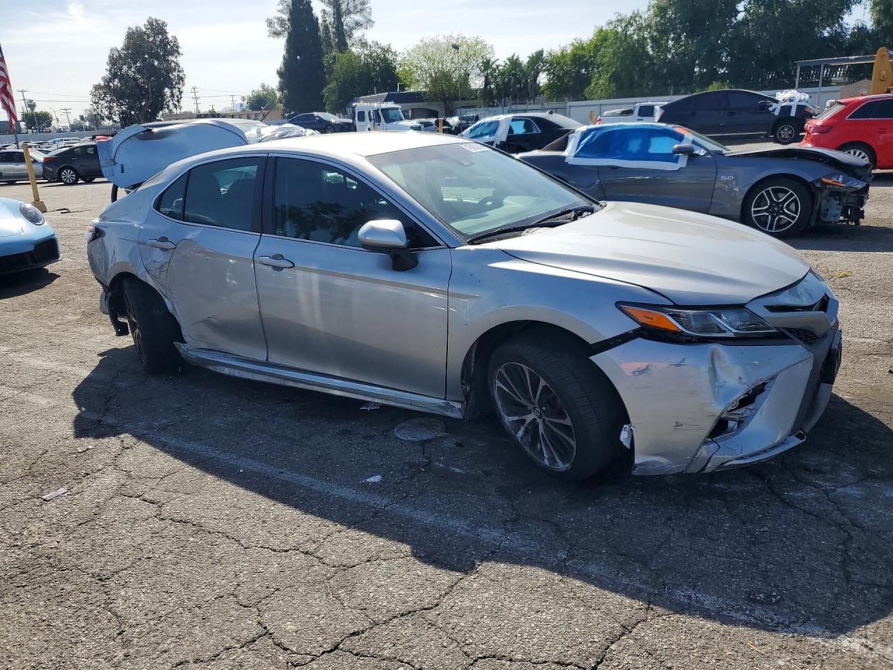 2018 Toyota Camry Se - zdjęcie 4