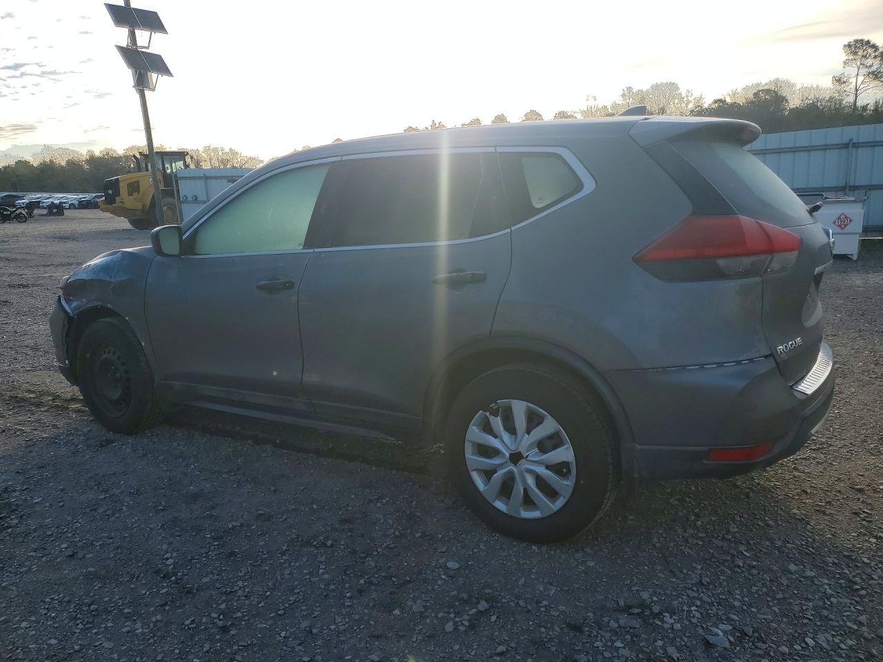 2017 Nissan Rogue S - zdjęcie 2