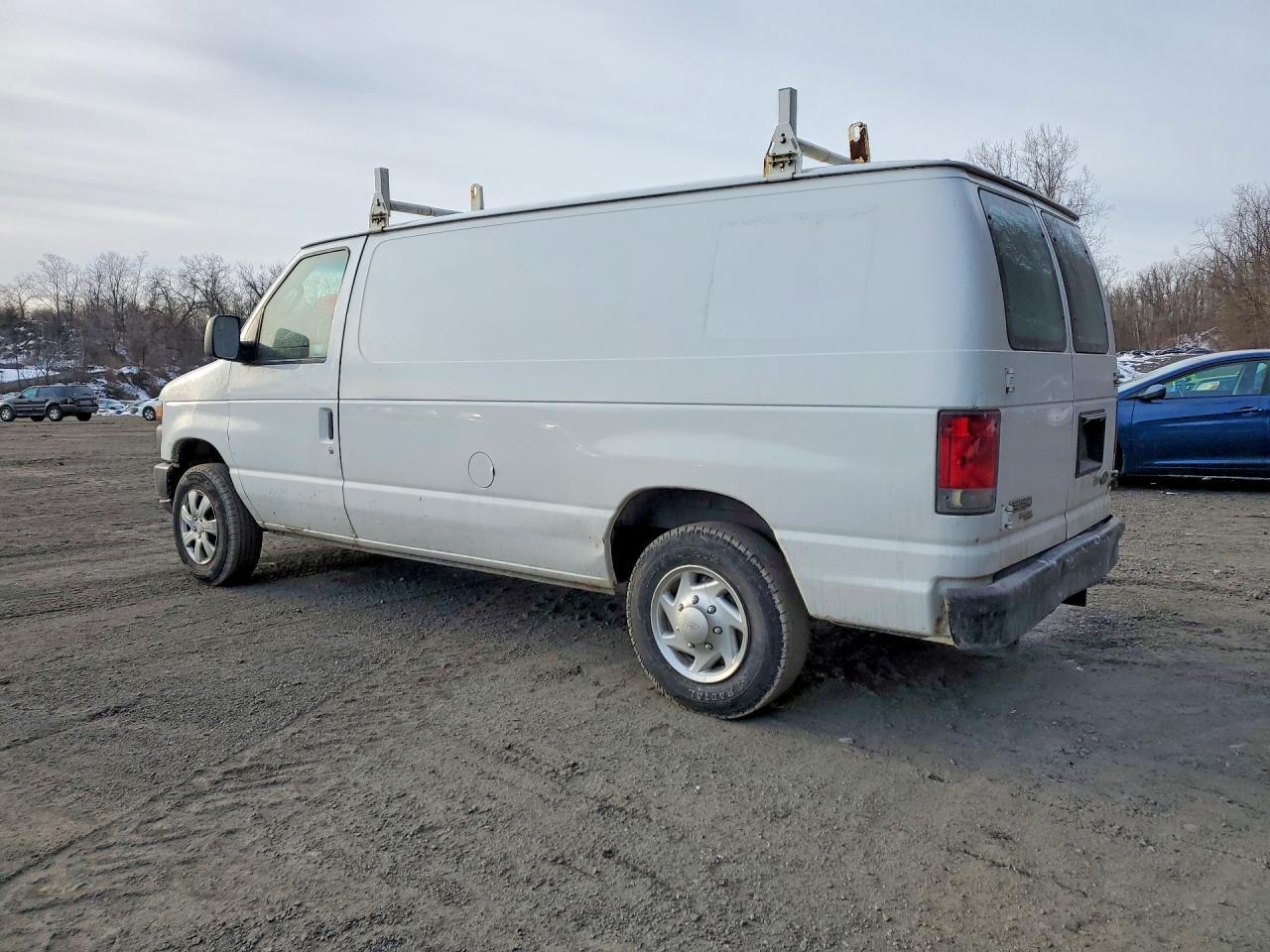 2014 Ford Econoline E150 Van - zdjęcie 2
