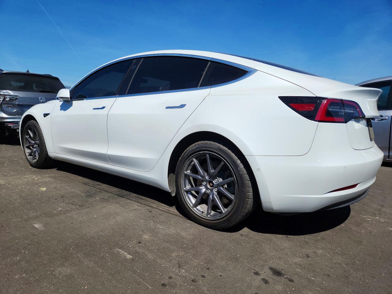2019 Tesla Model 3 - zdjęcie 2