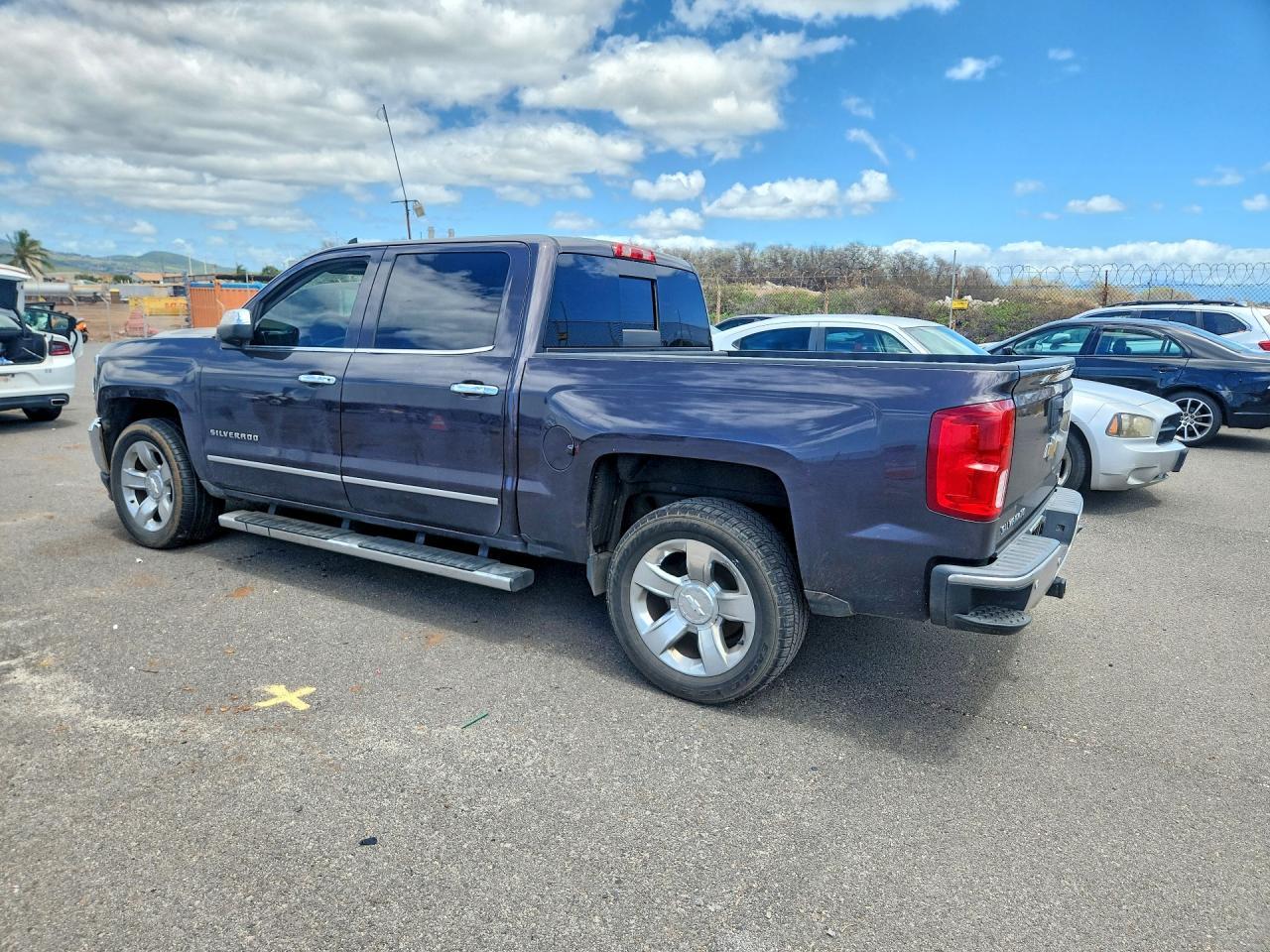 2016 Chevrolet Silverado - zdjęcie 2