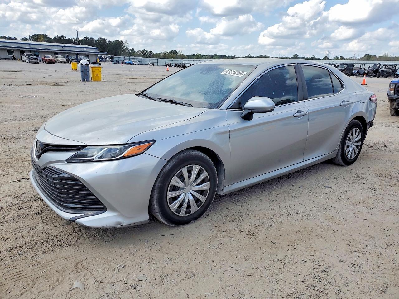 2018 Toyota Camry L - zdjęcie główne