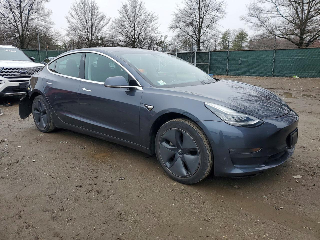2019 Tesla Model 3 - zdjęcie 4