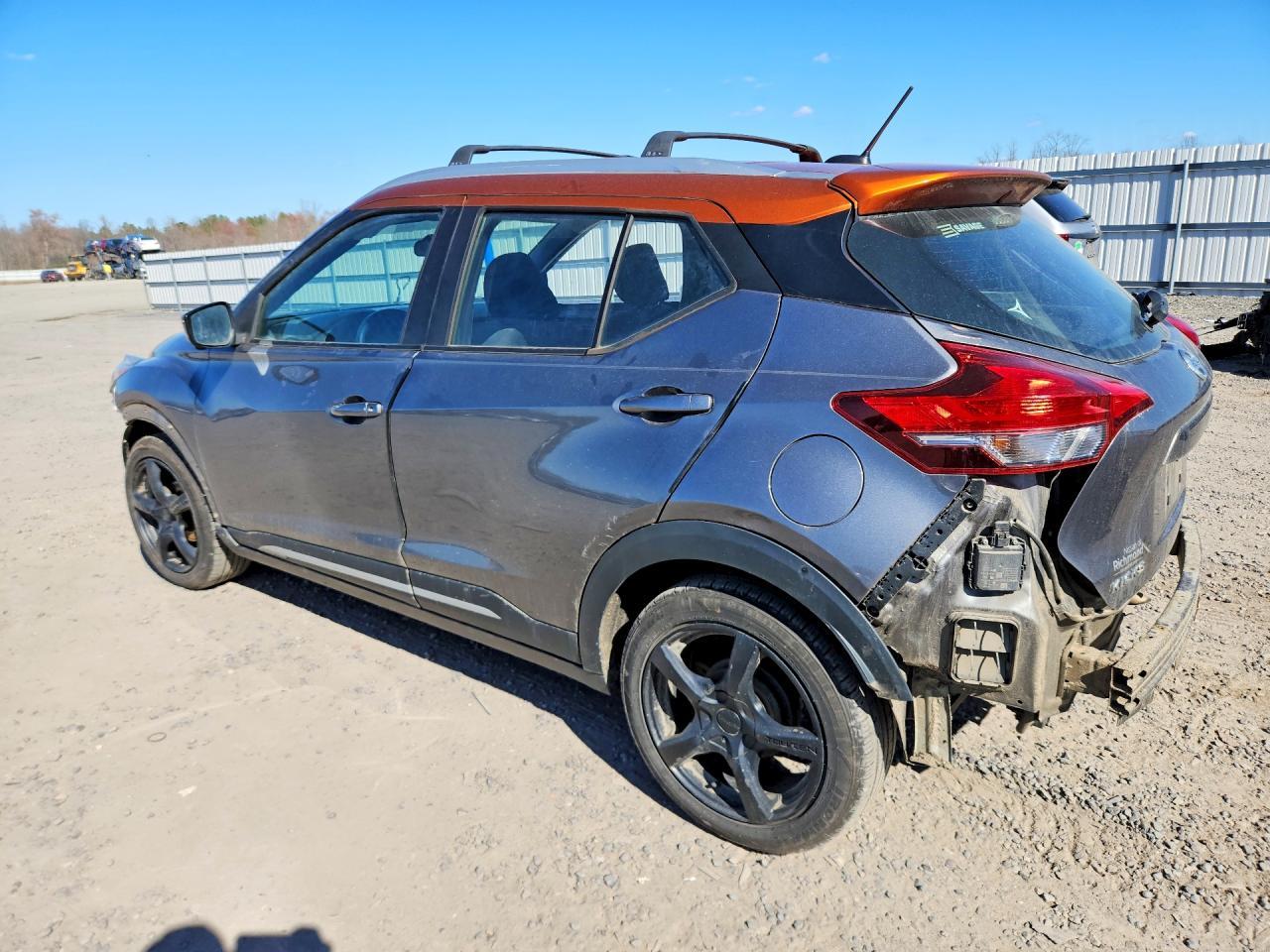 2019 Nissan Kicks Sr - zdjęcie 2