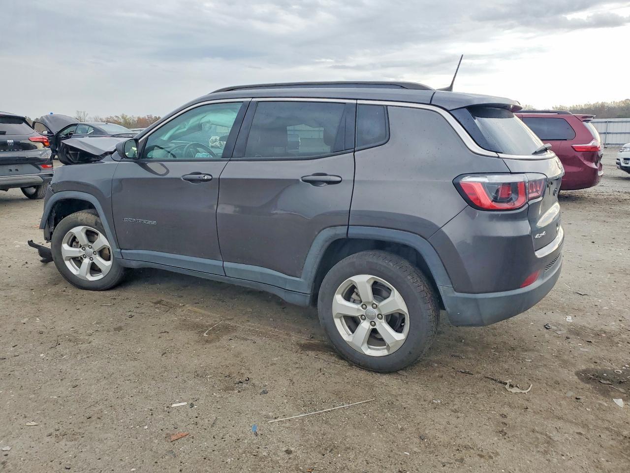 2020 Jeep Compass Latitude - zdjęcie 2