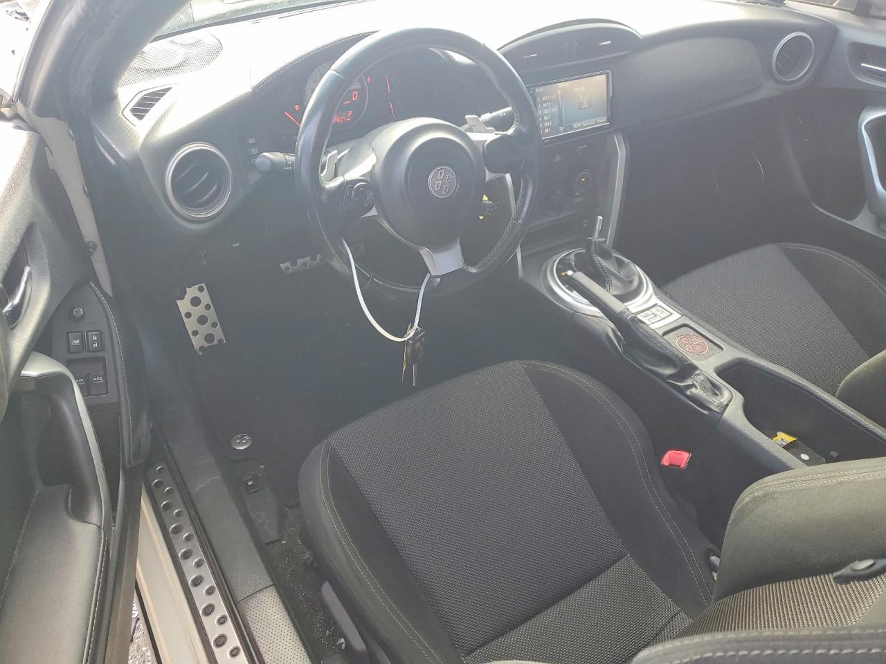 2017 Toyota 86 Base - zdjęcie 8