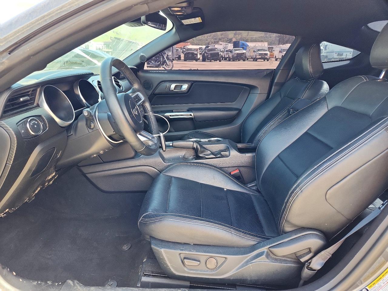 2022 Ford Mustang - zdjęcie 7