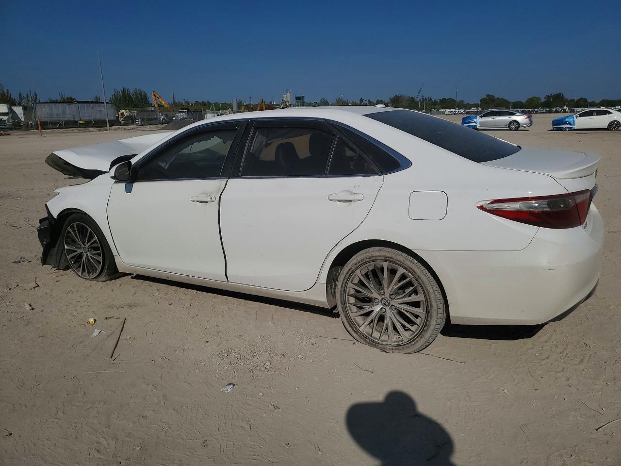 2016 Toyota Camry Se - zdjęcie 2