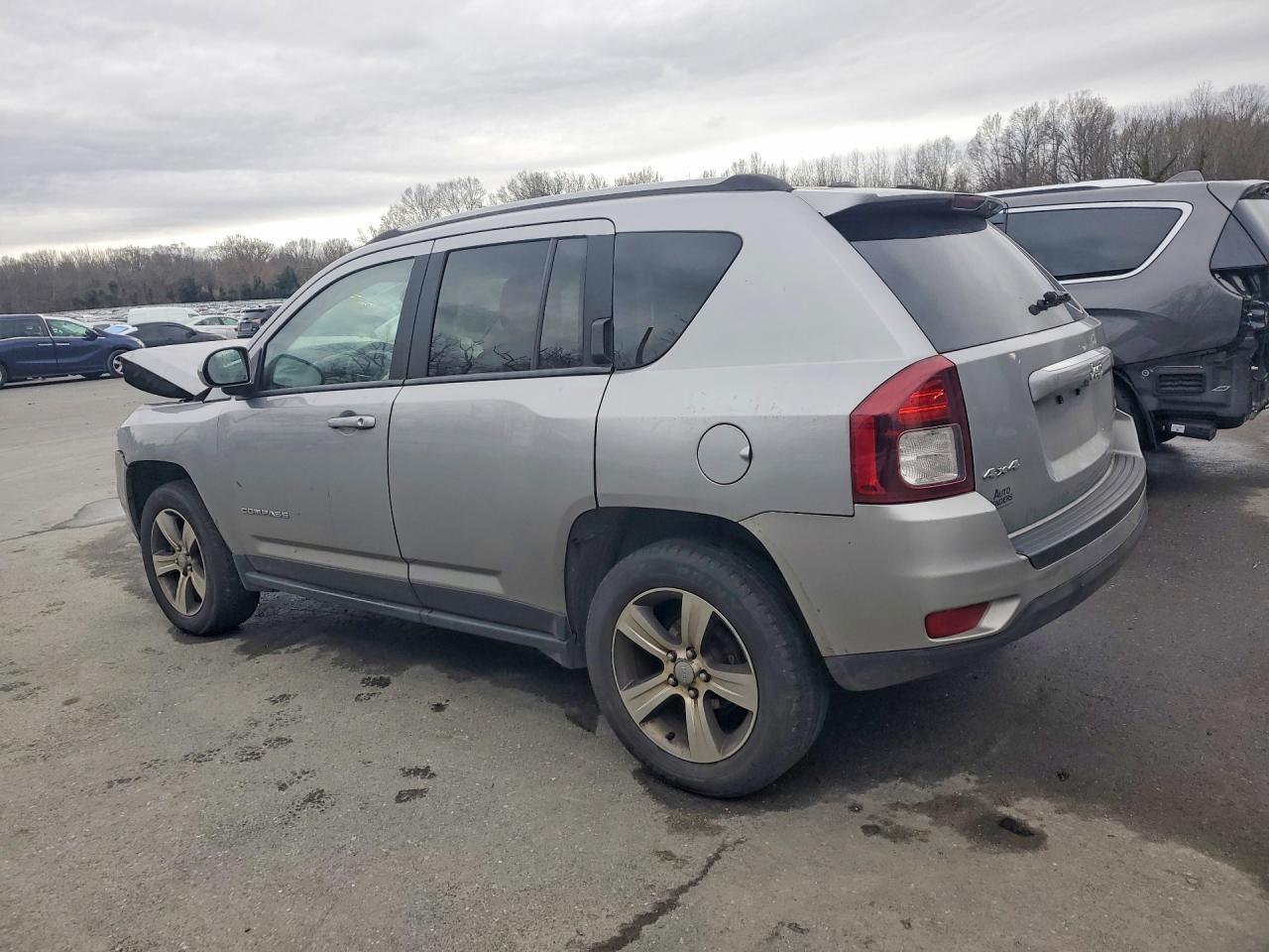 2017 Jeep Compass Latitude - zdjęcie 2