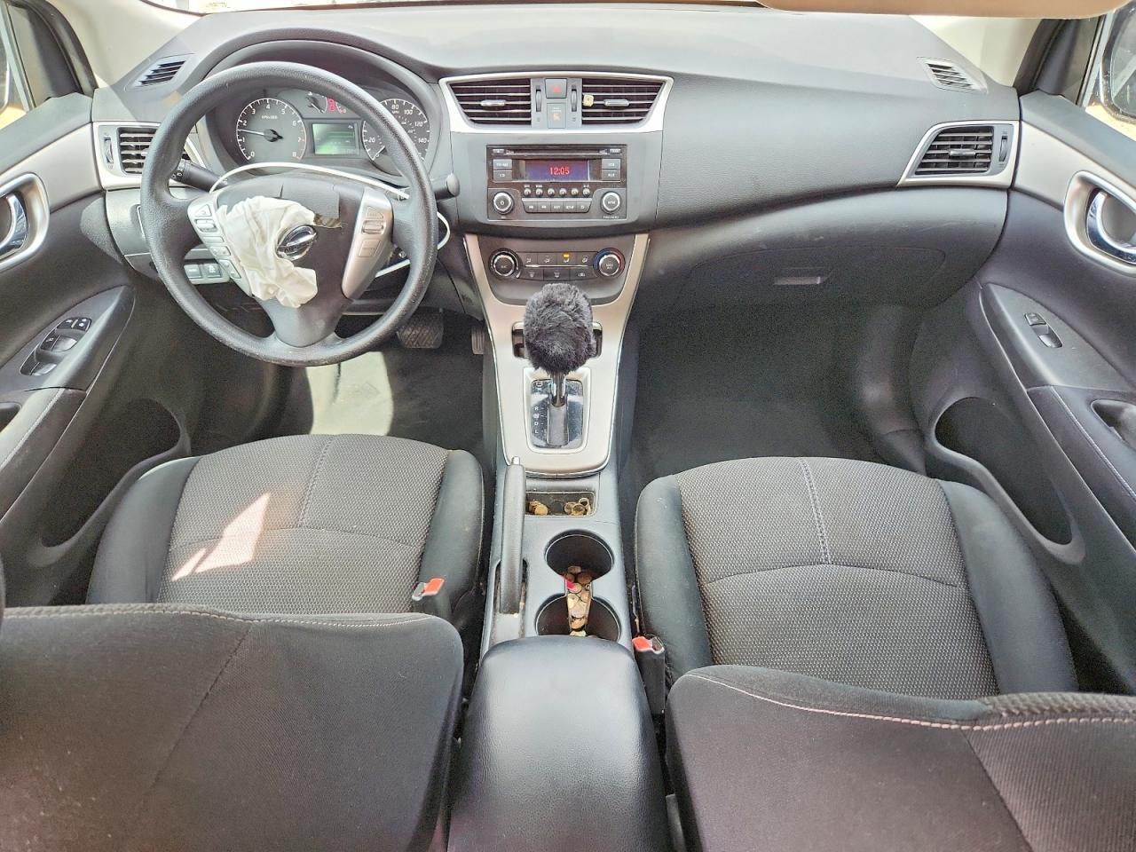 2015 Nissan Sentra S - zdjęcie 8