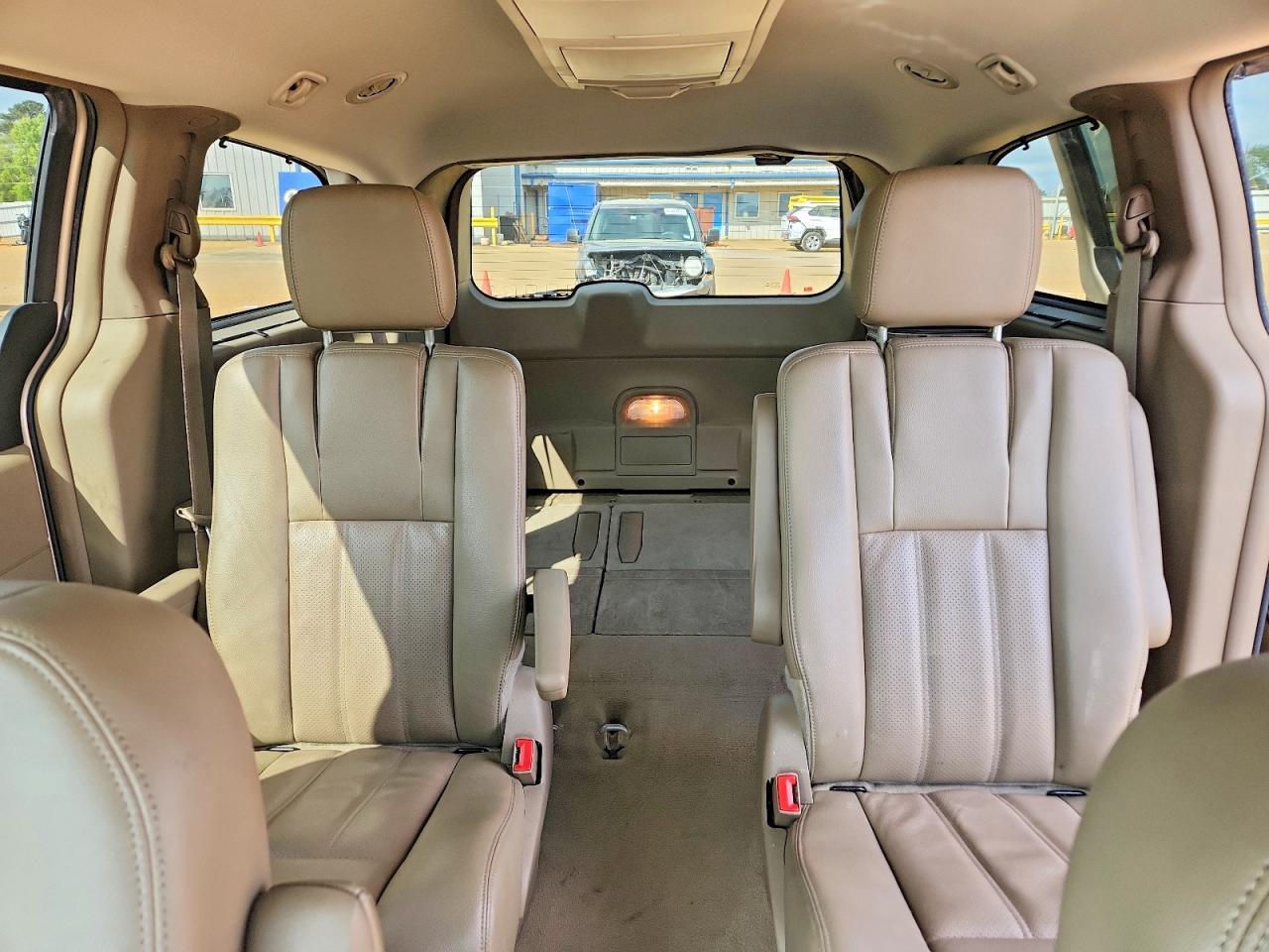2013 Chrysler Town & Country Touring L - zdjęcie 10