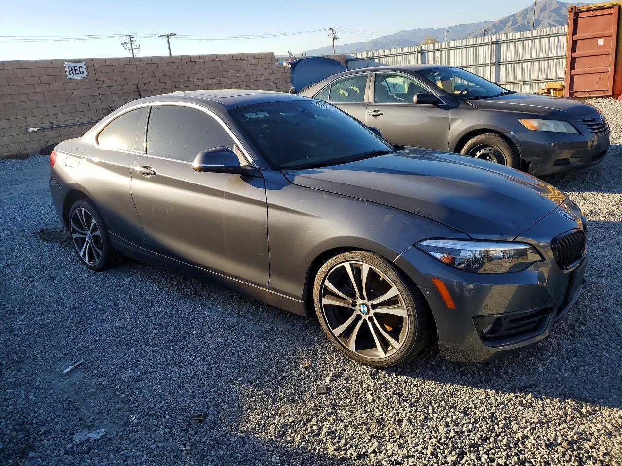 BMW Seria 2 - zdjęcie 4