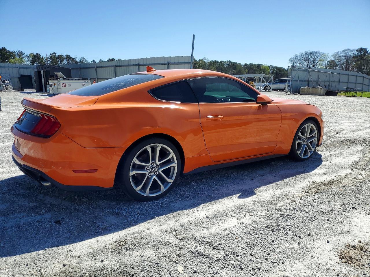 2021 Ford Mustang - zdjęcie 3