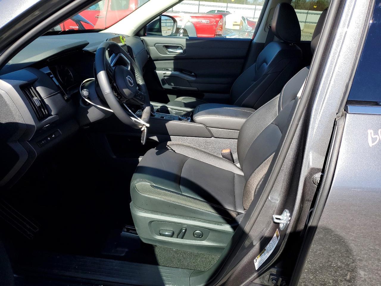 2025 Nissan Pathfinder Sl - zdjęcie 7