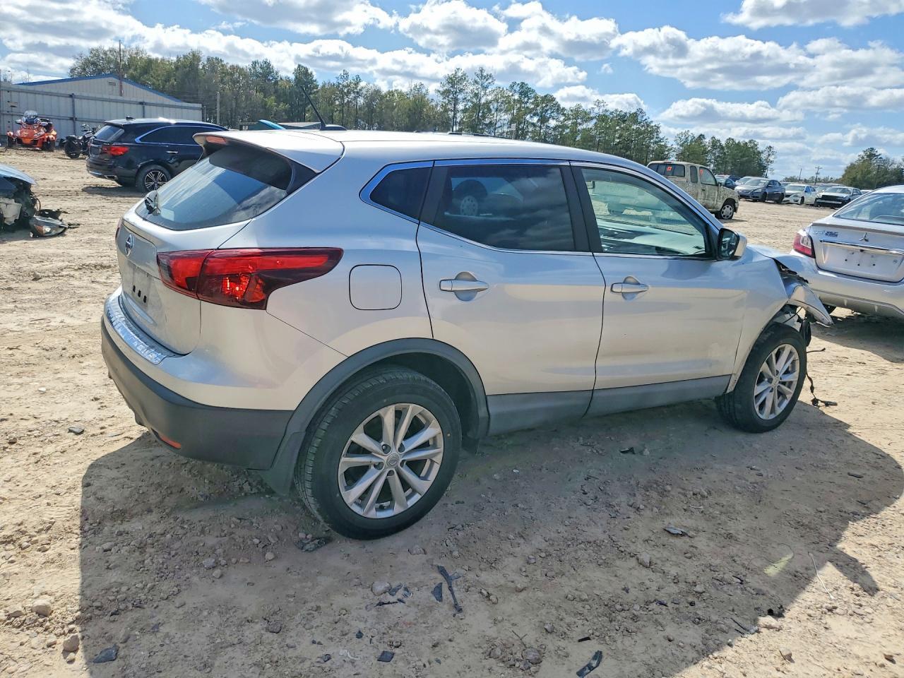 2017 Nissan Rogue Sport S - zdjęcie 3