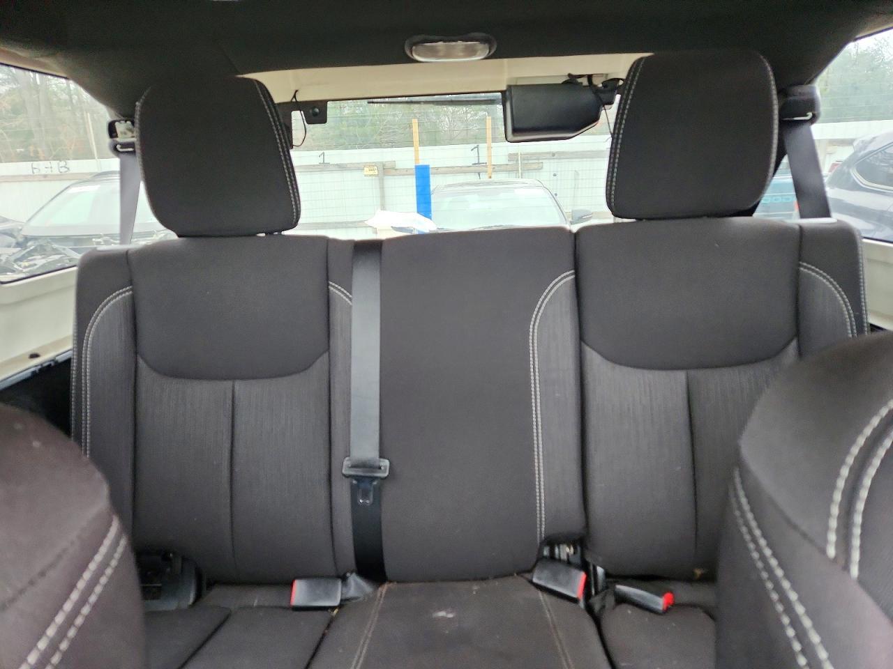 2014 Jeep Wrangler Unlimited Sahara - zdjęcie 10