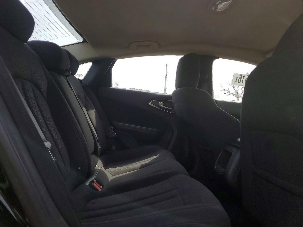 2015 Chrysler 200 Limited - zdjęcie 10