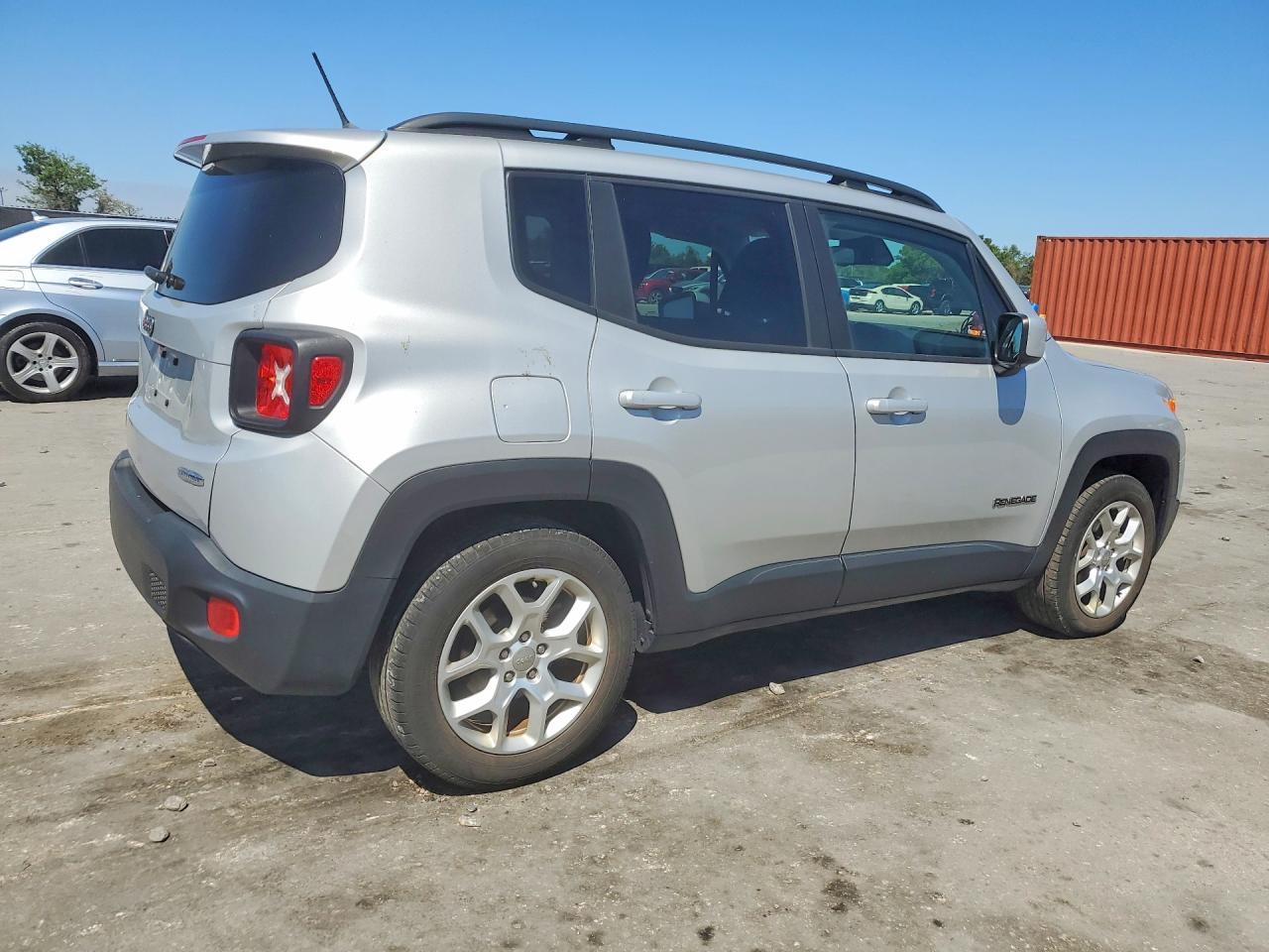 2017 Jeep Renegade Latitude - zdjęcie 3